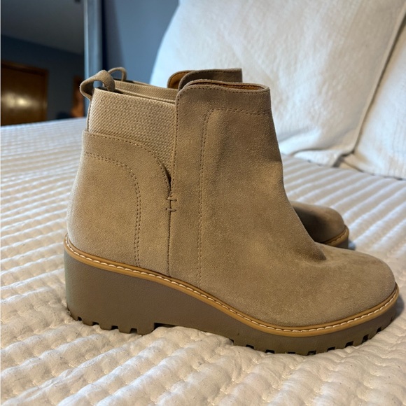 Dolce Vita Beige Ankle Booties - Picture 2 of 7